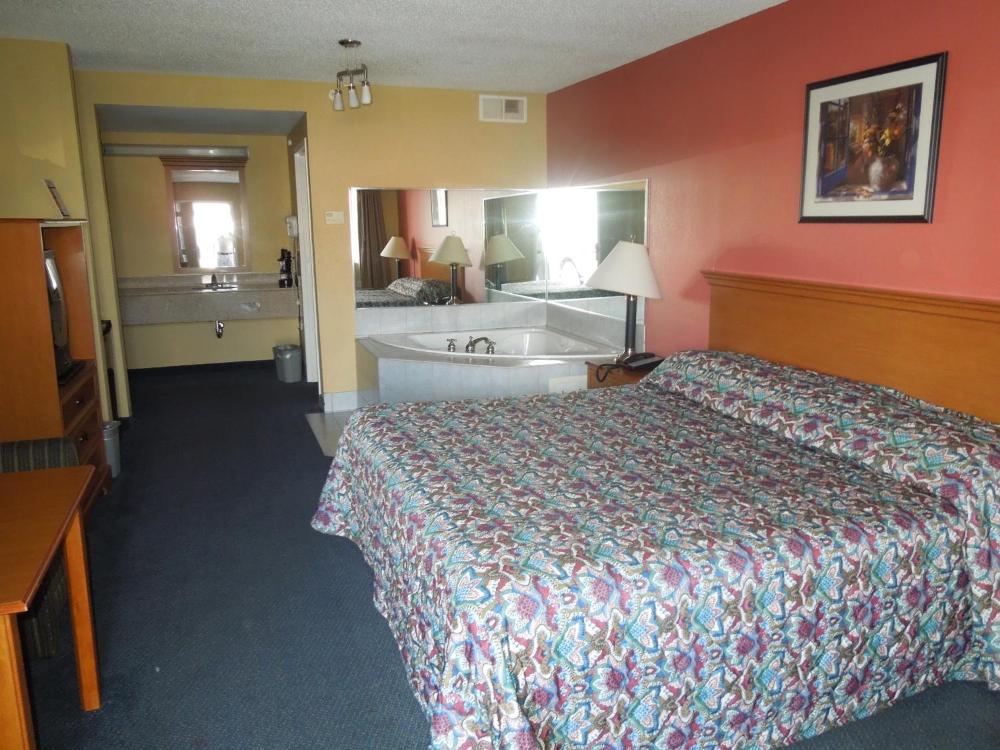 King Room with Spa Bath - Non-Smoking interior